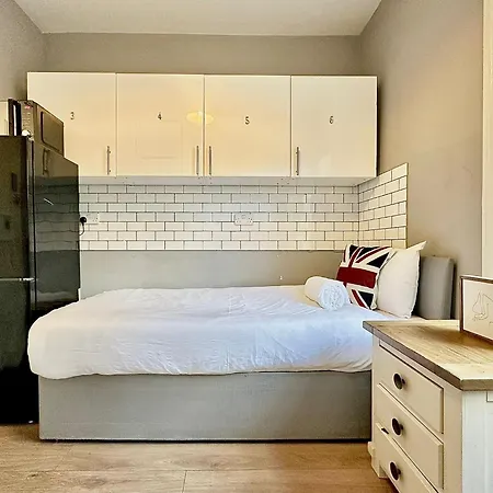 Edgware Rooms
